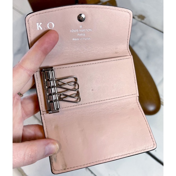 Louis Vuitton Rare “Mahina” Baby Pink Leather Key Cles - Picture 4 of 8